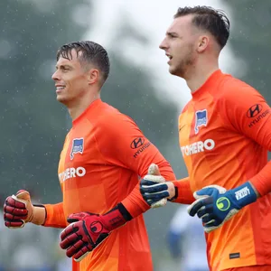 Torwart Alexander Schwolow, Torwart Marcel Lotka