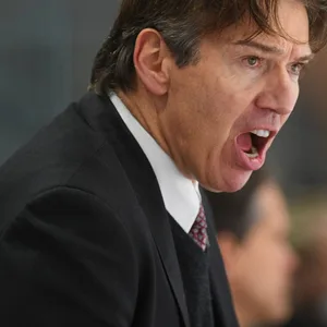 Trainer Uwe Krupp ist enttäuscht über die Performance seiner Mannschaft Kölner Haie.