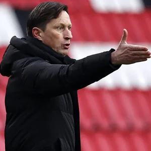 PSV-Trainer Roger Schmidt verlässt Eindhoven zum Saisonende.