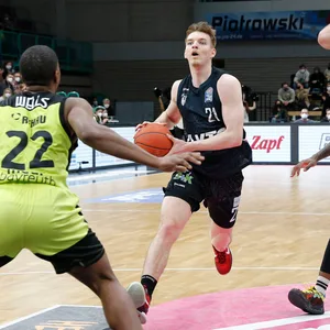 Towers-Spieler Justus Hollatz beim Zug zum Korb