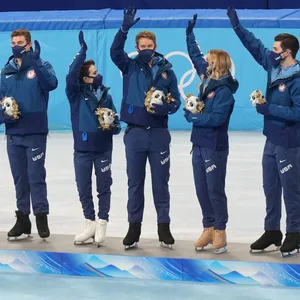 USA Eiskunstlauf-Team bejubelt Silbermedaille