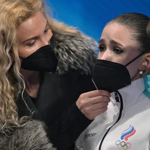 Eiskunstlauf-Trainerin Eteri Tutberidze mit Kamila Valieva