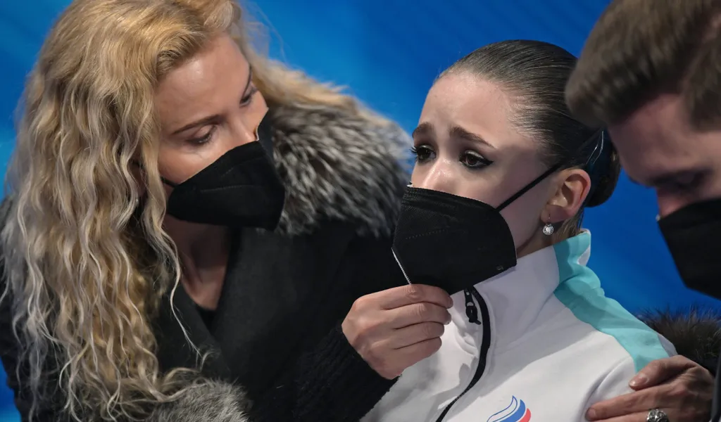 Eiskunstlauf-Trainerin Eteri Tutberidze mit Kamila Valieva
