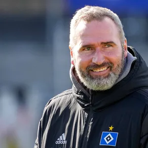 Tim Walter ist mit dem HSV weiter auf Aufstiegskurs.