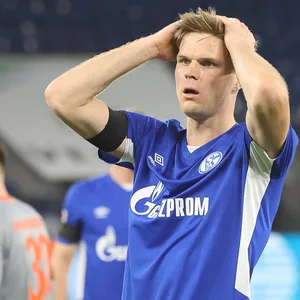 Marius Bülter im Schalker Gazprom-Trikot