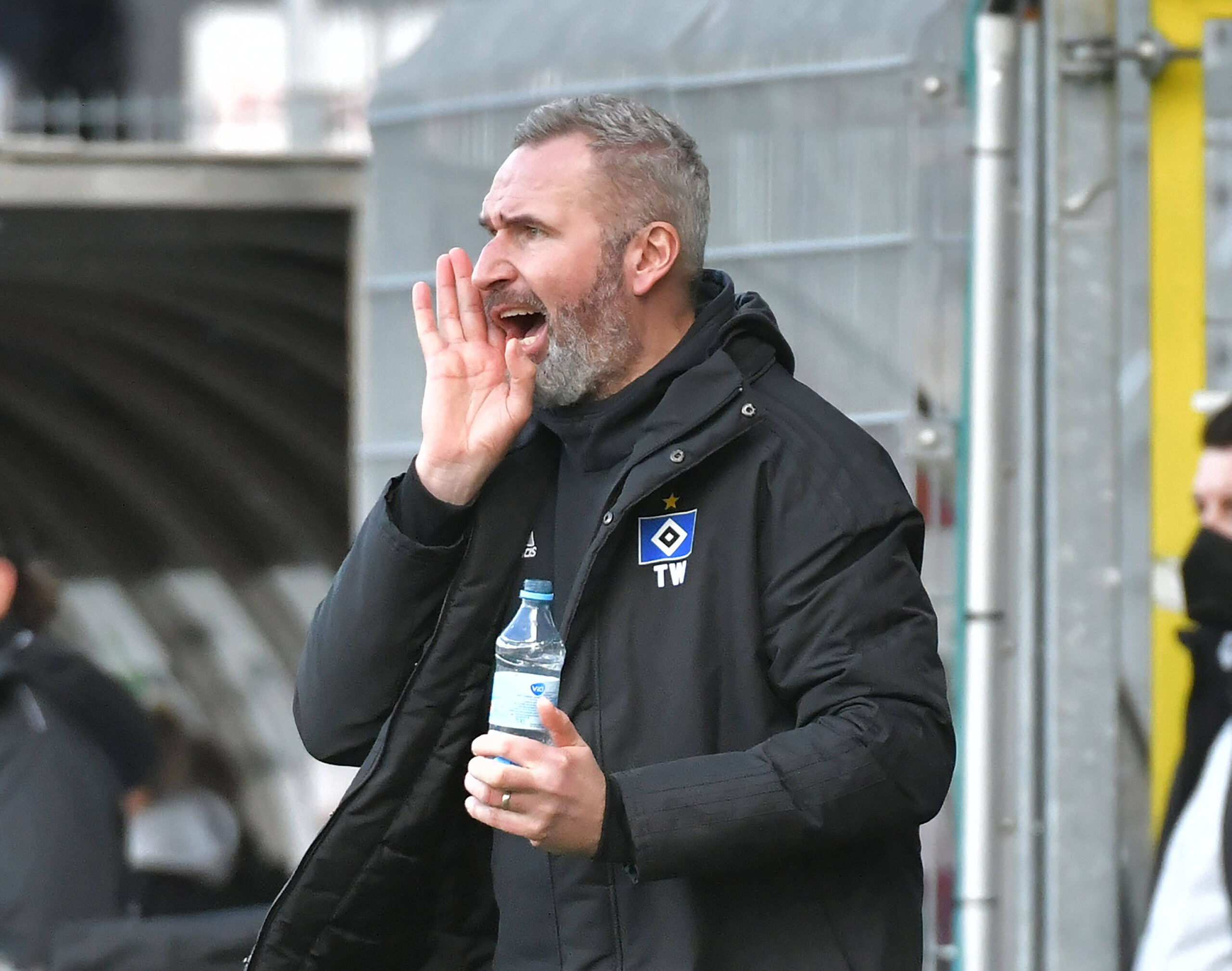 HSV-Trainer Tim Walter fand in der Halbzeitpause nicht nur die richtigen Worte.