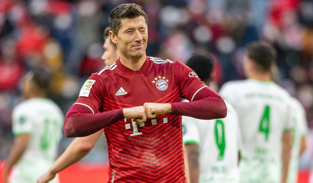 Bayerns Superstar Robert Lewandowski bejubelt sein 3:1 gegen Fürth