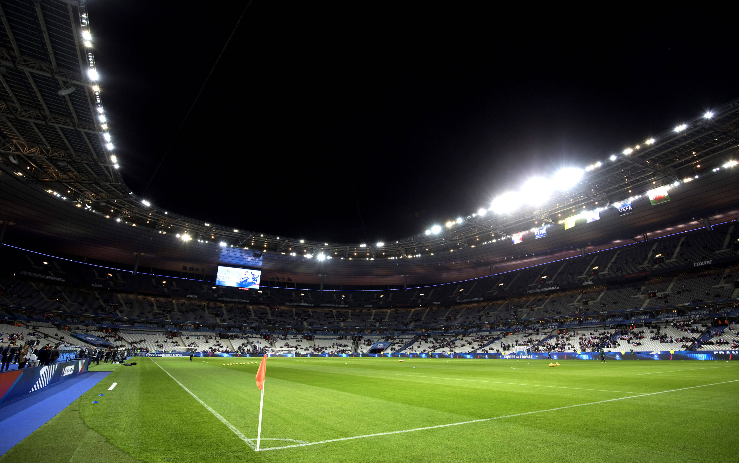 Das Finale der Königsklasse wird von der UEFA von St. Petersburg nach St. Denis ins Stade de France verlegt.