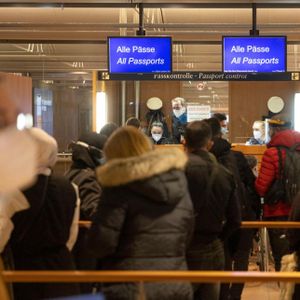 Viel zu tun bei der Passkontrolle am Hamburger Flughafen