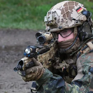 Kampfschwimmer der Spezialkräfte der Marine (KSM), bei einer Einsatzübung auf einem Truppenübungsplatz in der Nähe von Eckernförde.