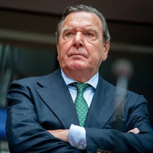 Ex-Kanzler Gerhard Schröder (SPD) ist auf eigene Initiative nach Moskau gereist, um im Ukraine-Krieg zu vermitteln. (Archivbild)