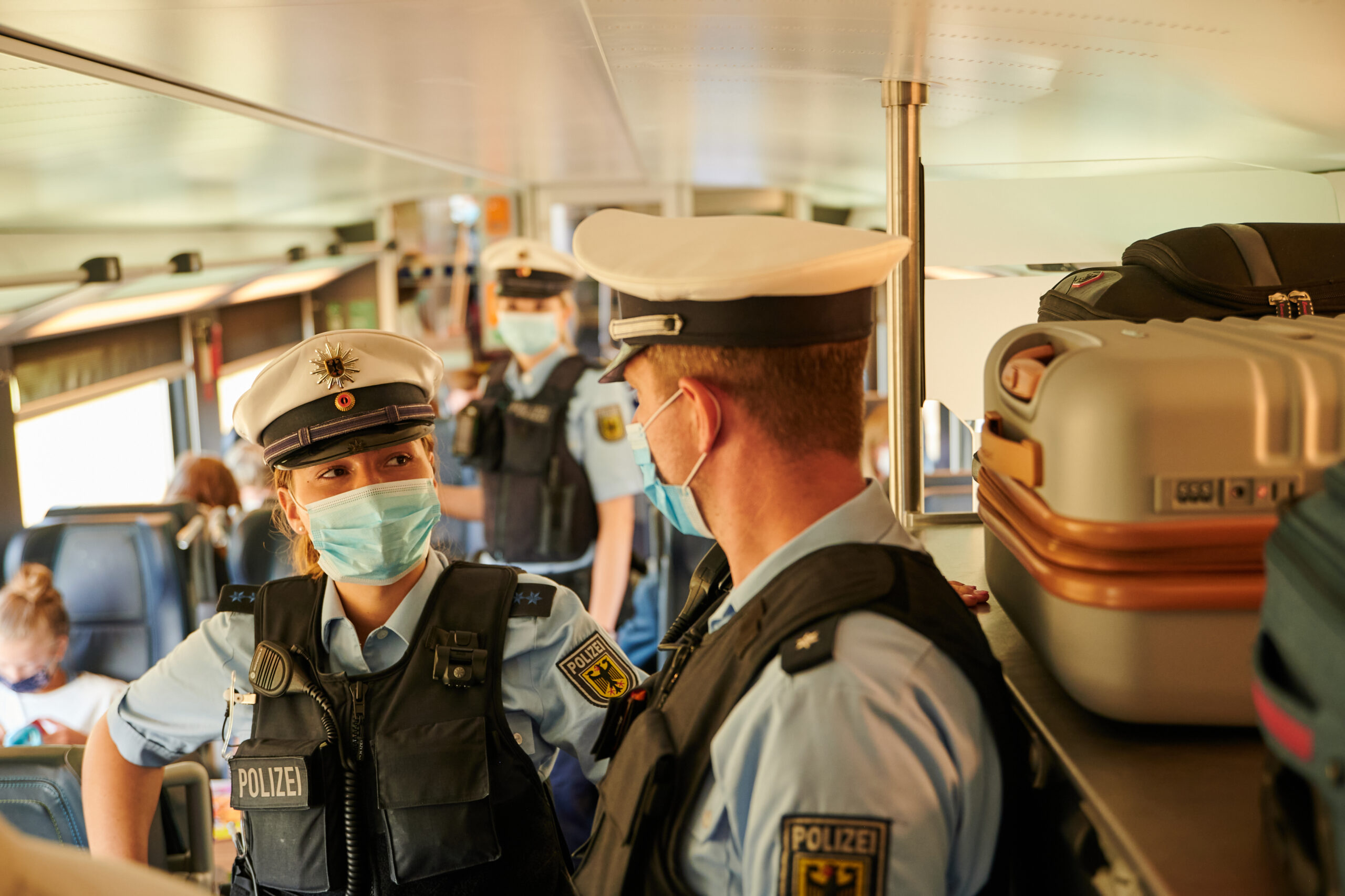 Hitlergruß im Zug - Festnahme am Hamburger Hauptbahnhof