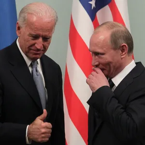 US-Präsident Joe Biden (l.) sieht Wladimir Putin mit dem Rücken zur Wand.