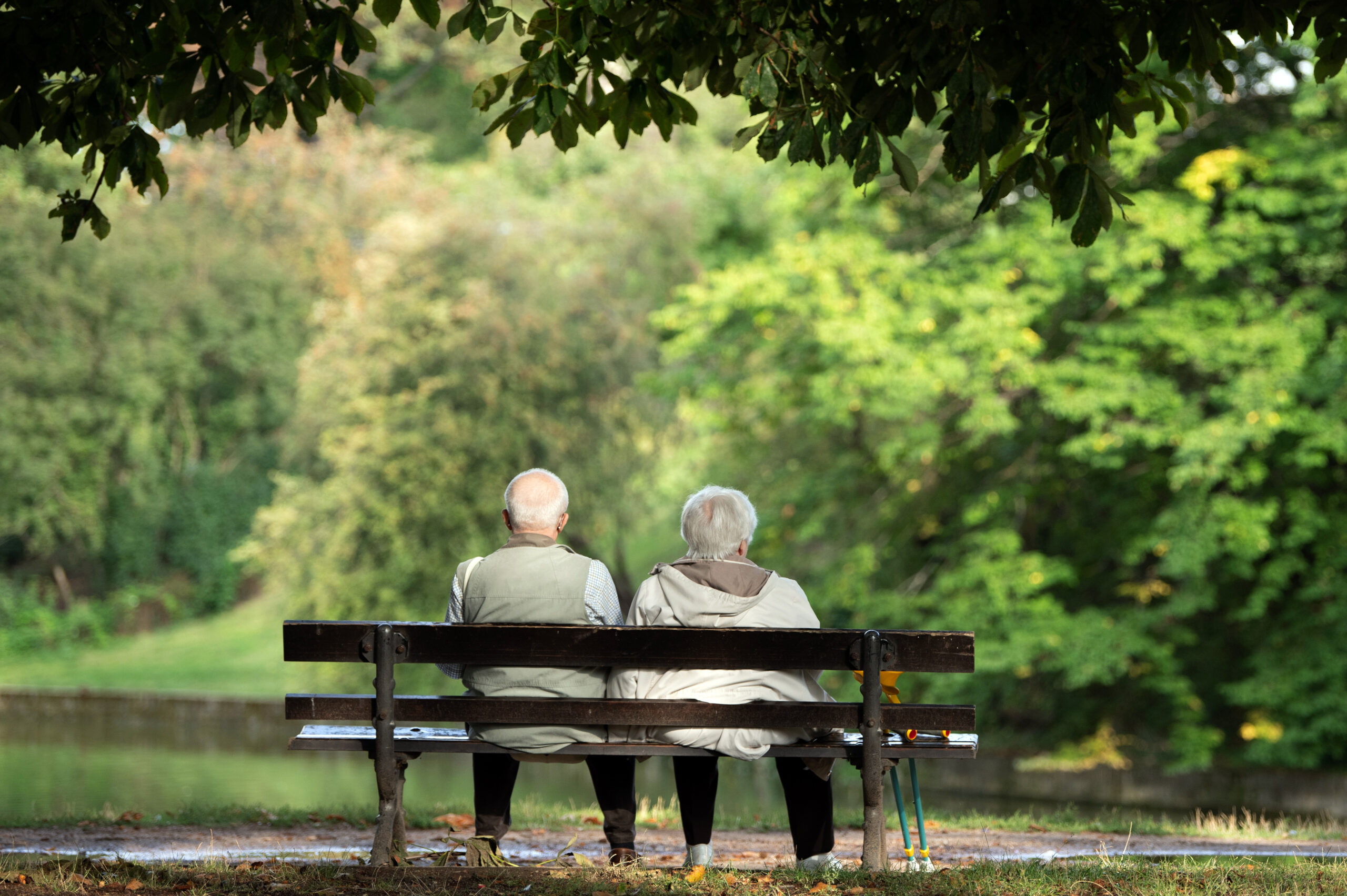 Die Bezüge der rund 21 Millionen Rentnerinnen und Rentner in Deutschland erhöhen sich zum 1. Juli kräftig. (Symbolbild)