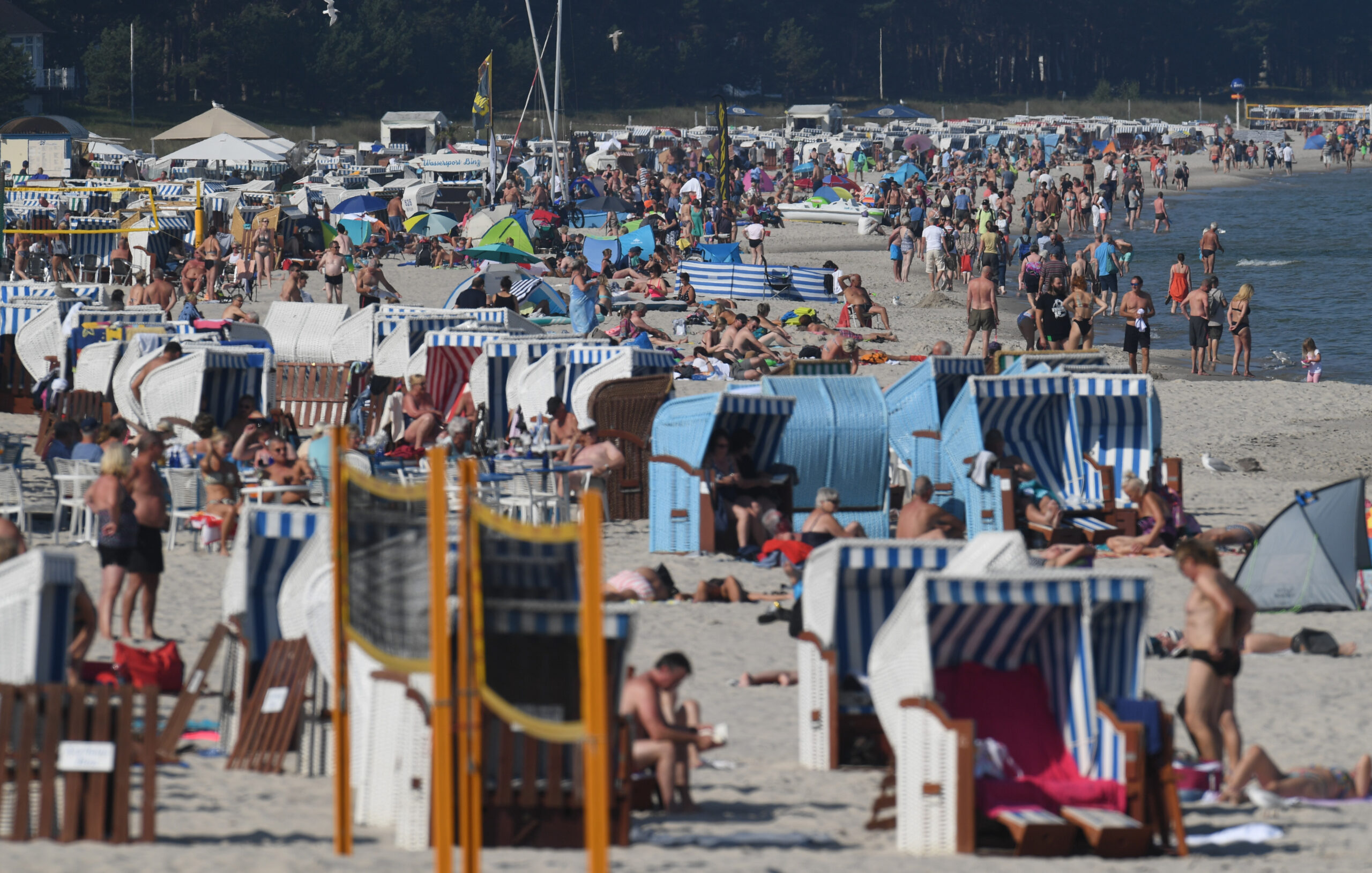 Sommertouristen auf der Insel Rügen