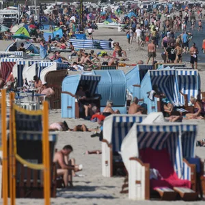 Sommertouristen auf der Insel Rügen