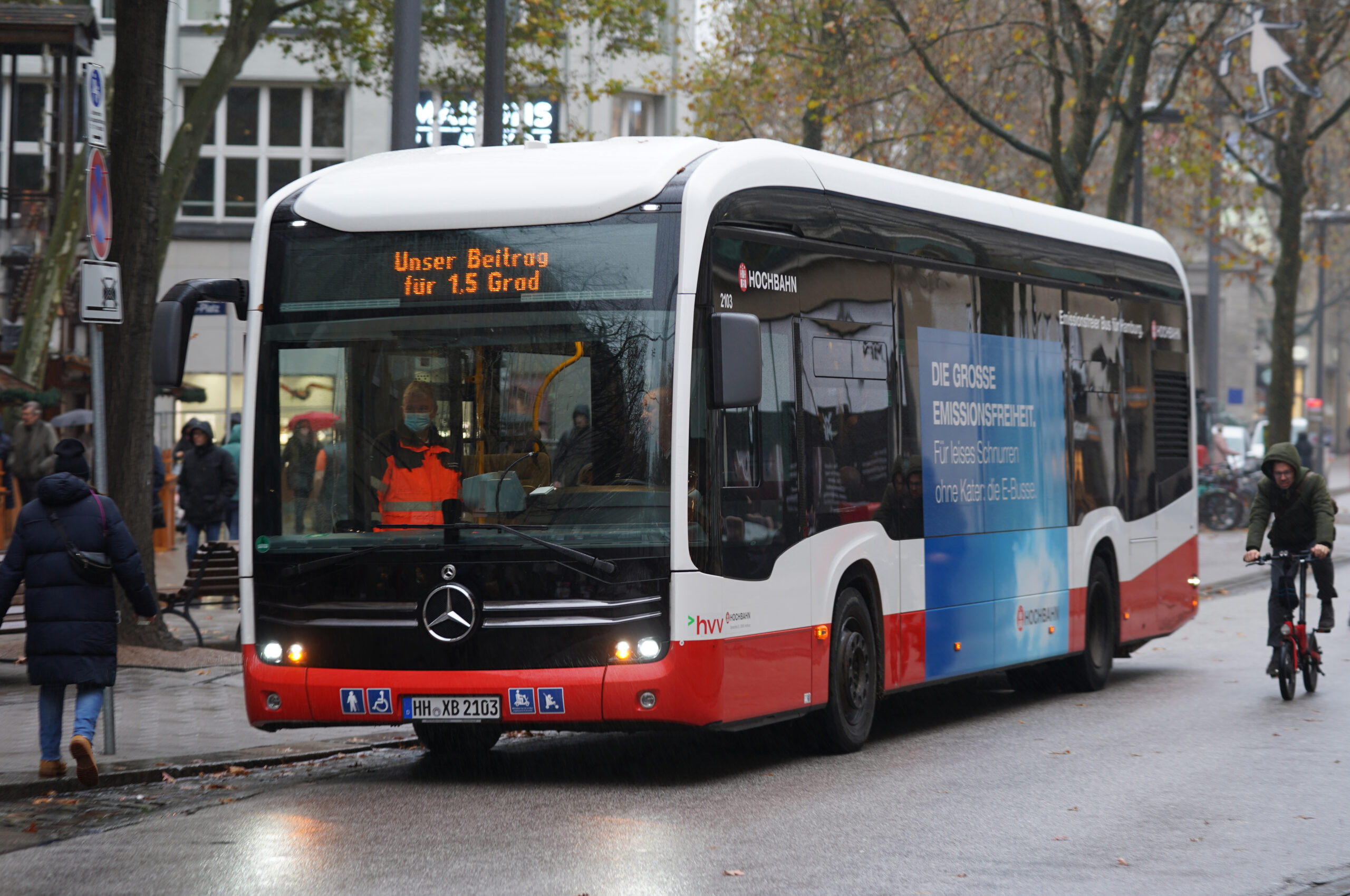 100. E-Bus der Hamburger Hochbahn
