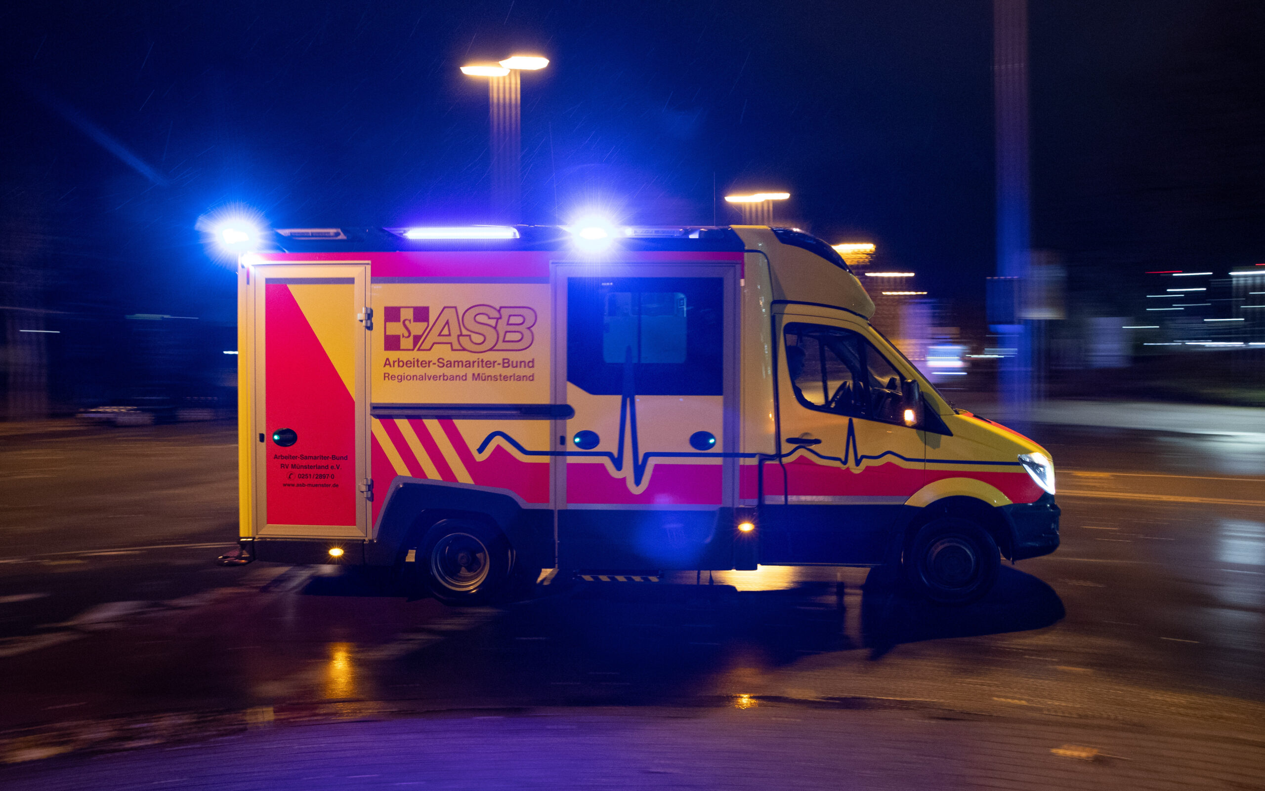 Auf der A20 ist es bei einem riskanten Lkw-Manöver zu einem tödlichen Unfall gekommen (Symbolbild).