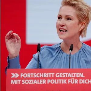 Andere Themen seien wichtiger: Manuela Schwesig (r., SPD) will den Rechtsstreit mit Christoph Ploß (CDU) nicht weiter austragen.