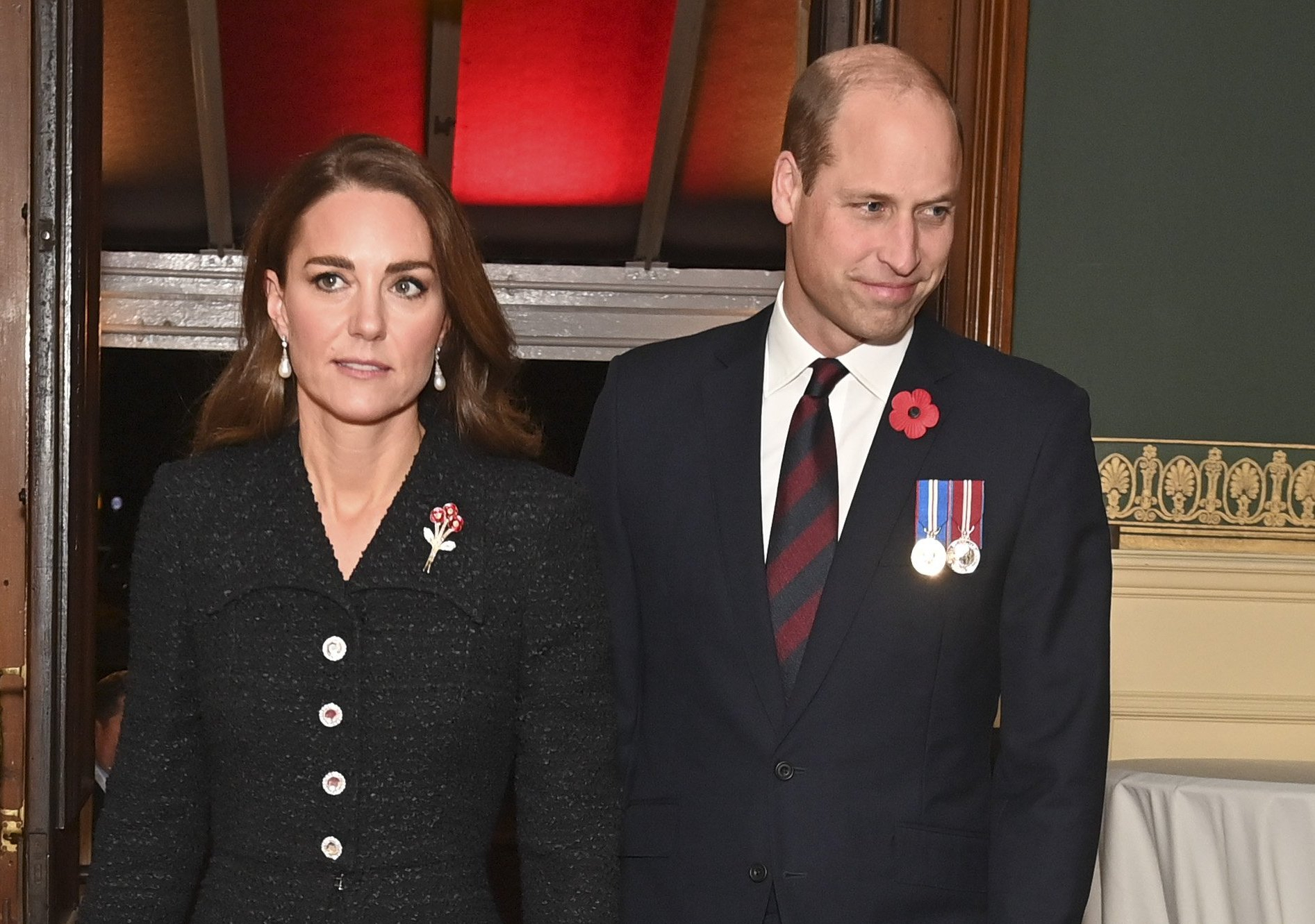 Prinz William, Herzog von Cambridge, und Kate, Herzogin von Cambridge, kommen zum jährlichen Royal British Legion Festival of Remembrance in der Royal Albert Hall.