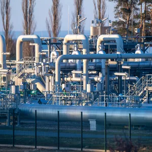 Blick auf Rohrsysteme und Absperrvorrichtungen in der Gasempfangsstation der Ostseepipeline Nord Stream 1