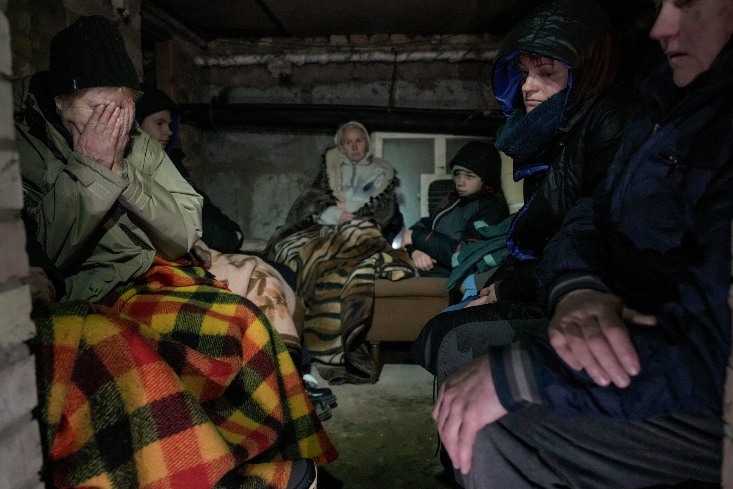Pure Verzweiflung: Seit Tagen schon harren viele Menschen in Kiew in unterirdischen Schutzbunkern aus – aus Angst vor Putins Bomben.