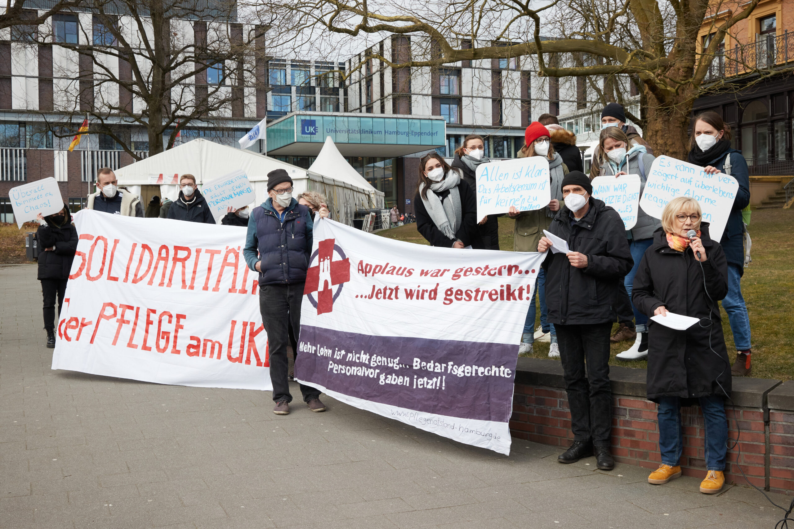 Am Freitag protestierte das „Hamburger Bündnis für mehr Personal im Krankenhaus“ vor dem UKE.