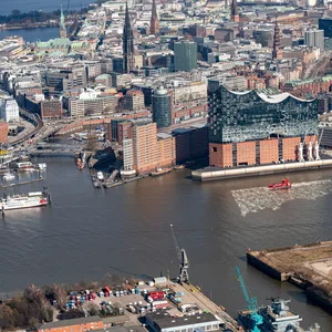Das Luftbild zeigt die Elbphilharmonie im Hamburger Hafen.