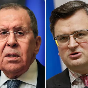Sergej Lawrow (l.), Außenminister von Russland, und Dmytro Kuleba, Außenminister der Ukraine, kommen in Antalya zu einem Gespräch zusammen.