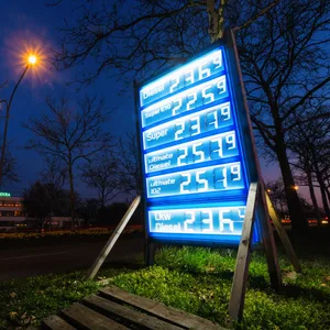 Preis-Tafel an einer Tankstelle