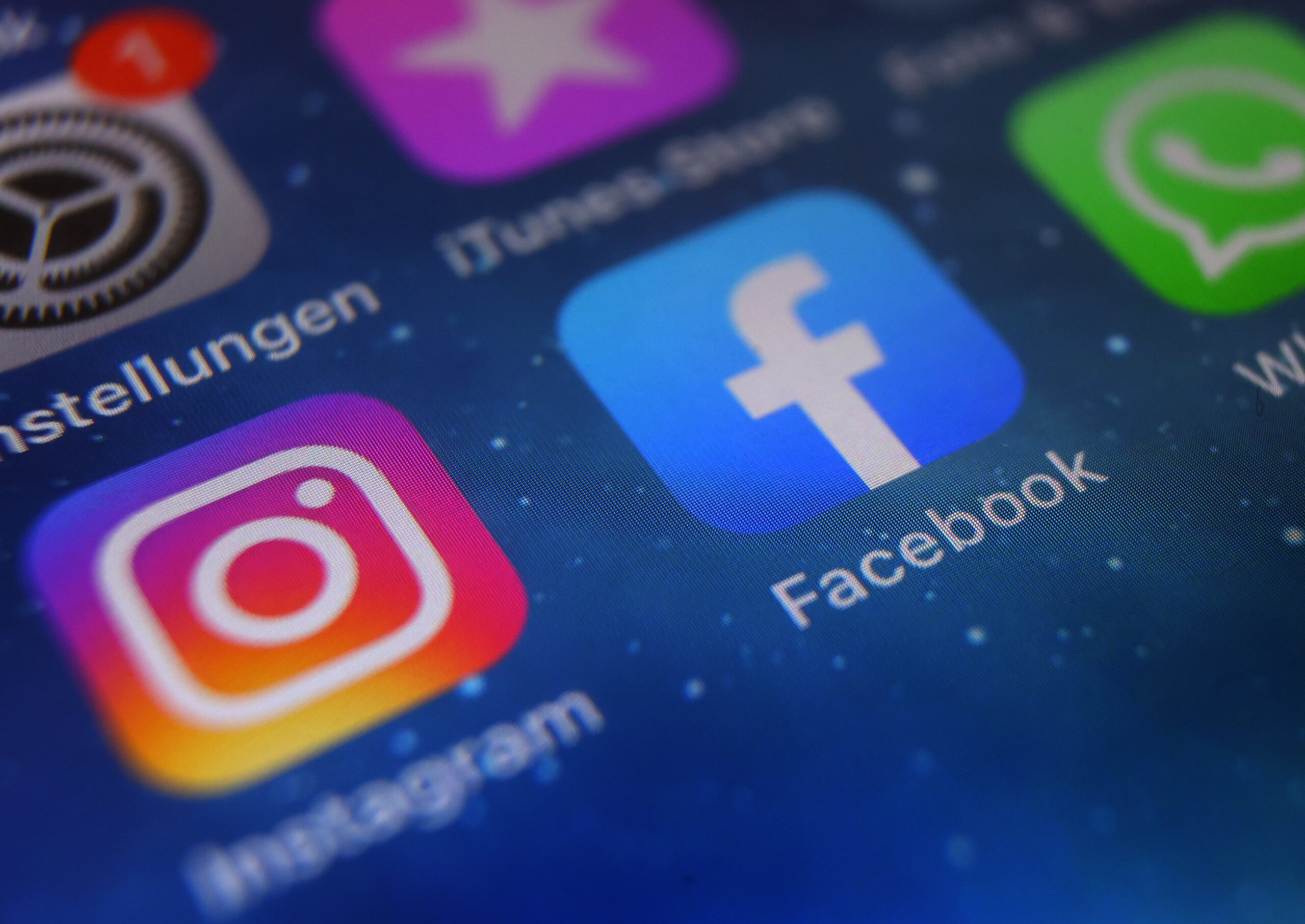 Auf einem Handy installierte soziale Medien