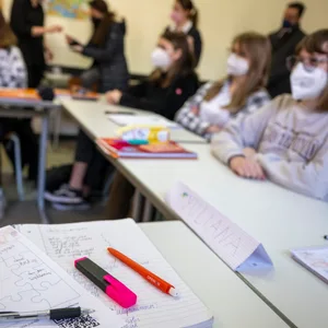 In Schleswig-Holstein wurde an der Gemeinschaftsschule Harksheide nun die erste ukrainische Lehrerin eingestellt. Die studierte Englisch-Lehrerin aus Kiew wird im DaZ-Bereich der Schule unterrichten.