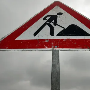 In Schleswig-Holstein sollen 73 Kilometer Landesstraßen und 26 Kilometer Radwege saniert werden (Symbolbild).
