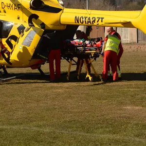 Mit einem Rettungshubschrauber wurde die schwerverletzte Frau in ein Hamburger Krankenhaus gebracht.