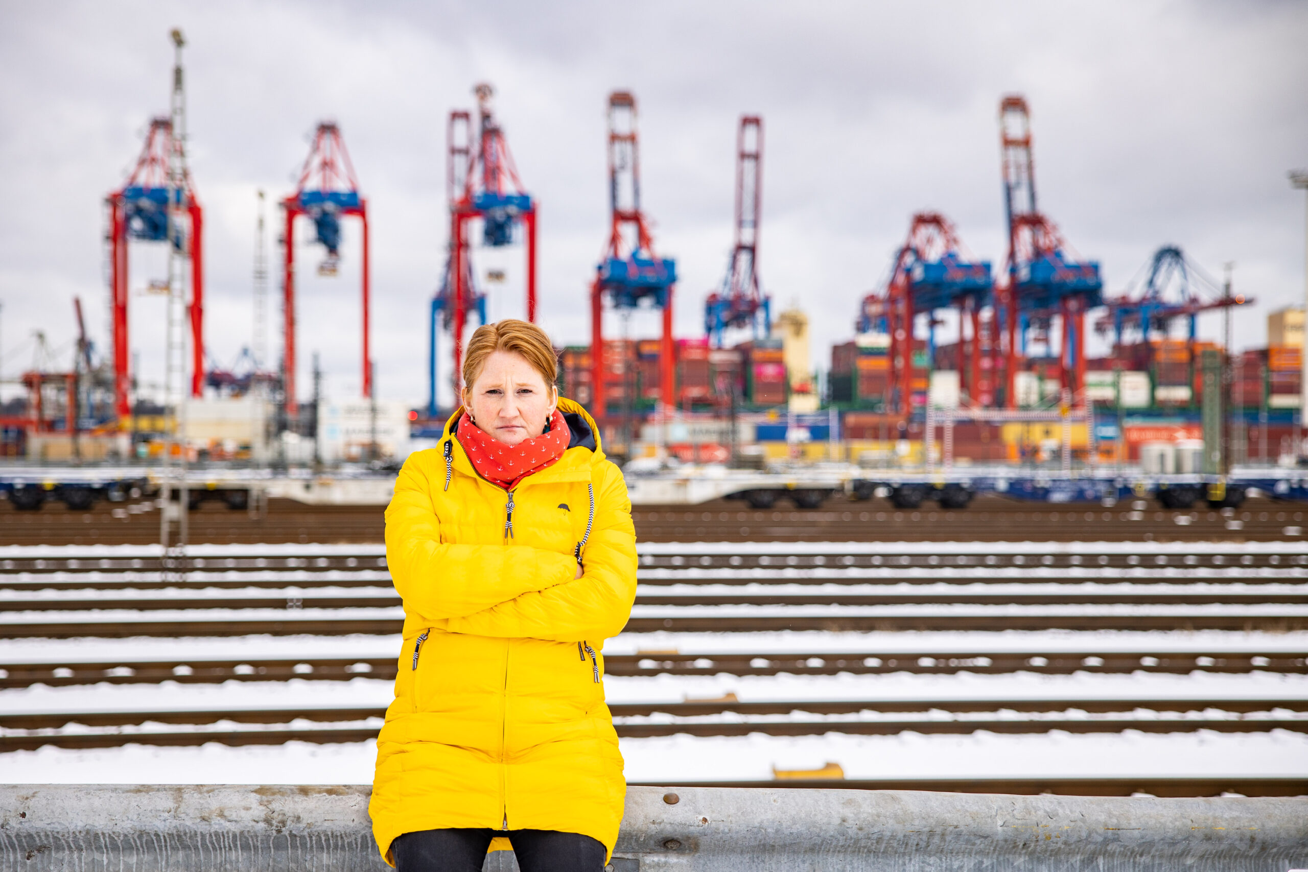 Van-Carrier-Fahrerin Heike Röhrs (im Hintergrund Eurogate).