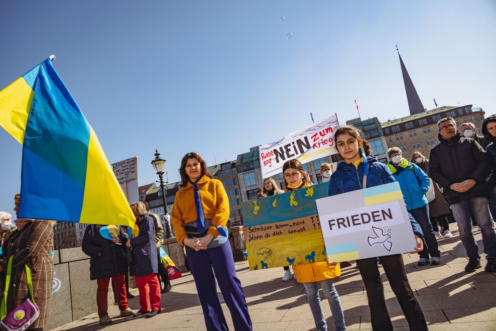 Bei der Ukraine-Demo am Sonntag in Hamburg waren sehr viele Kinder vor Ort.