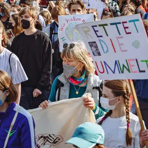 Tausende Klima-Demonstranten zogen am Freitagmittag durch die Hamburger City.