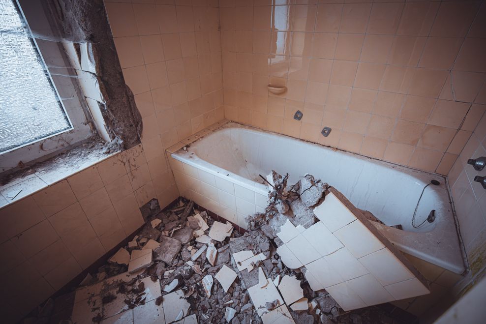 zerstörte Badewanne