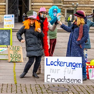 Eltern-Demo gegen Masken an Schulen