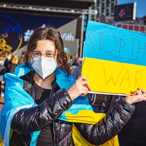 Die 15-jährige Anastasia Tikatapanidi hat Angst um ihre Familie in der Ukraine.