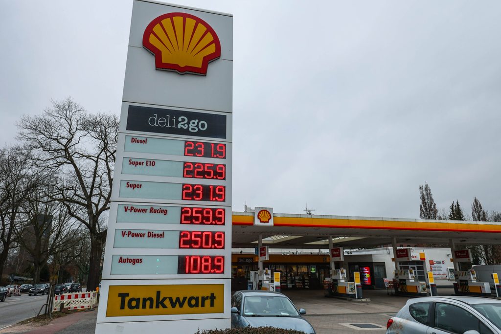 Preis-Tafel einer Tankstelle
