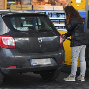 Der Liter Benzin oder Diesel kostet inzwischen über zwei Euro.