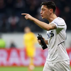 Özil