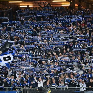 Die HSV-Fans auf der Nordtribüne im Volksparkstadion