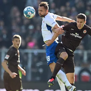 Rostock-Profi John Verhoek gegen St. Pauli