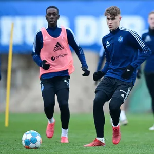 Die HSV-Talente Elijah Krahn (l.) und Luis Seifert