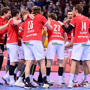 Hamburger Handballer im Teamkreis