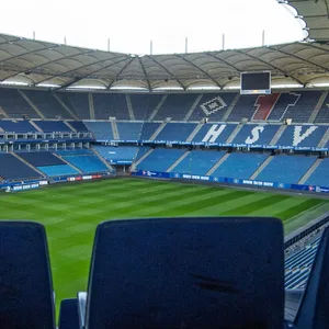 Das Hamburger Volksparkstadion, die Heimspielstätte des HSV