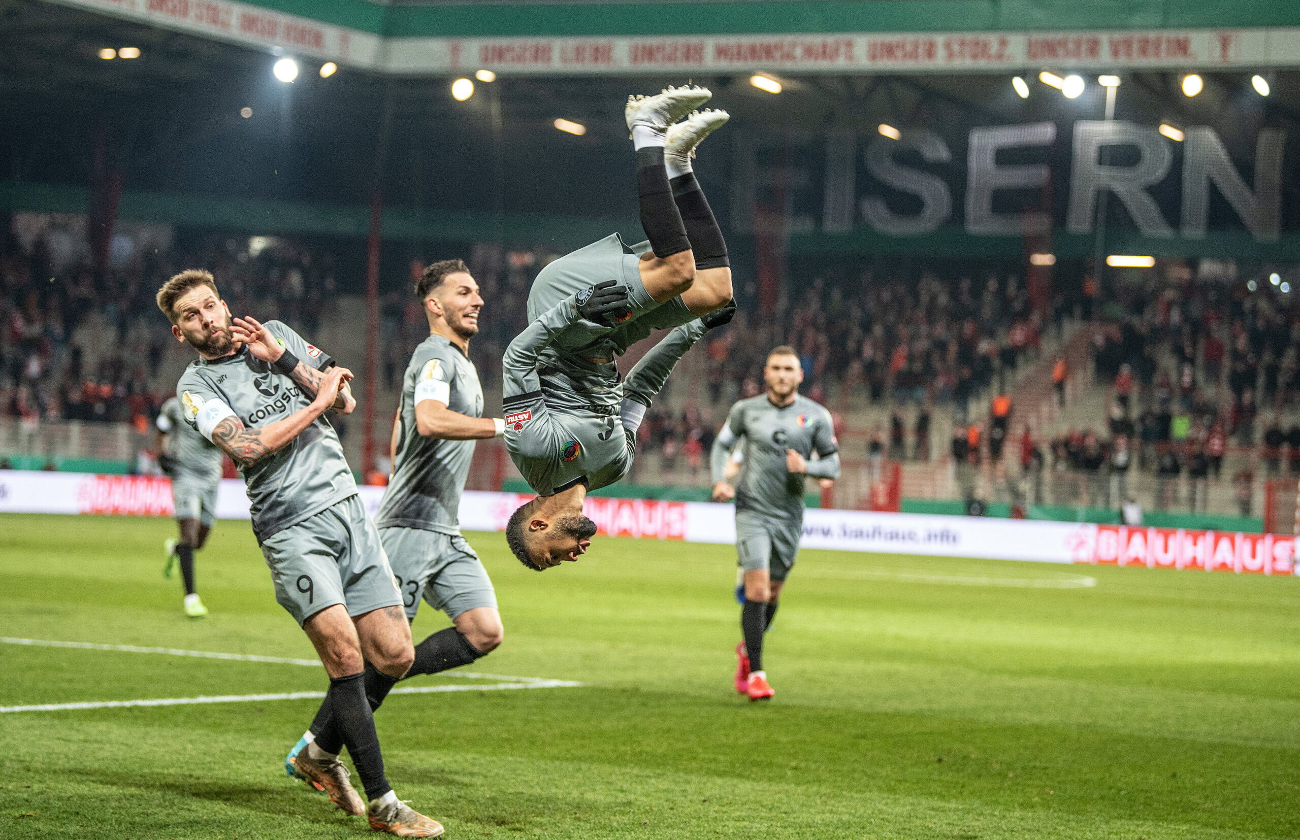 Daniel-Kofi Kyereh feierte sein Tor im DFB-Pokal mit einem Salto.