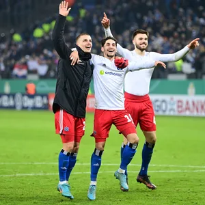 Die HSV-Profis Miro Muheim, Ludovit Reis und Mario Vuskovic